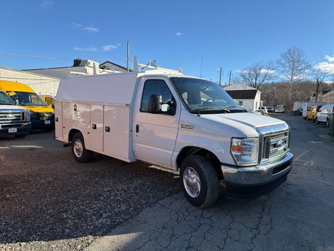 Used 2021 Ford E-350 and Econoline 350 Super Duty w/ Power Windows & Locks Group image 8