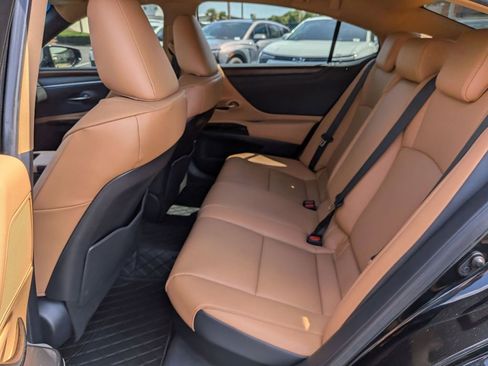 Used 2024 Lexus ES 300h w/ Premium Package FWD image 27