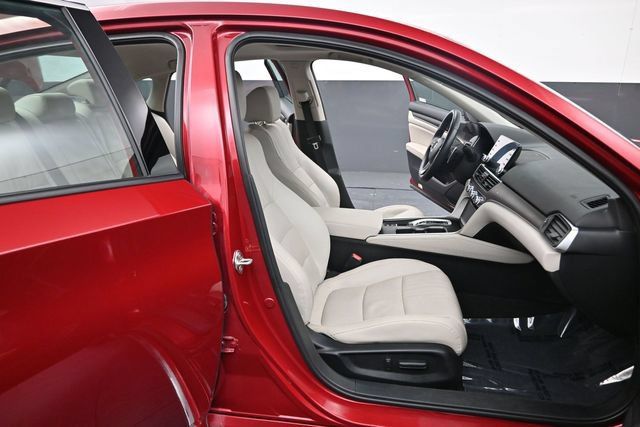 Used 2018 Honda Accord Touring image 19