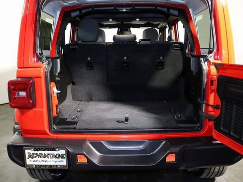 Used 2025 Jeep Wrangler Unlimited Sahara AWD/4WD image 29