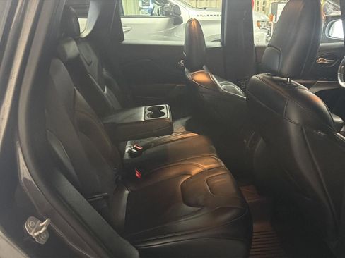 Used 2019 Jeep Cherokee Limited image 17