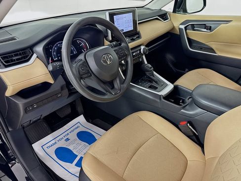 Used 2025 Toyota RAV4 XLE AWD/4WD image 9