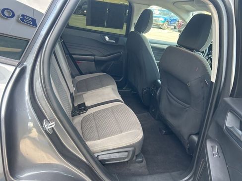Used 2021 Ford Escape SE w/ SE Sport Appearance Package image 17