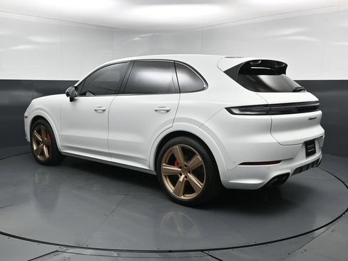 Used 2024 Porsche Cayenne S AWD/4WD image 3