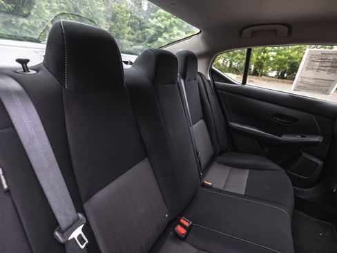 Used 2024 Nissan Sentra SV FWD image 30