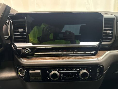 Certified 2025 Chevrolet Silverado 2500 LT w/ Convenience Package image 18