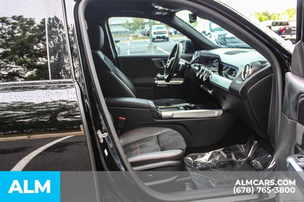 Used 2025 Mercedes-Benz GLB 250 image 20