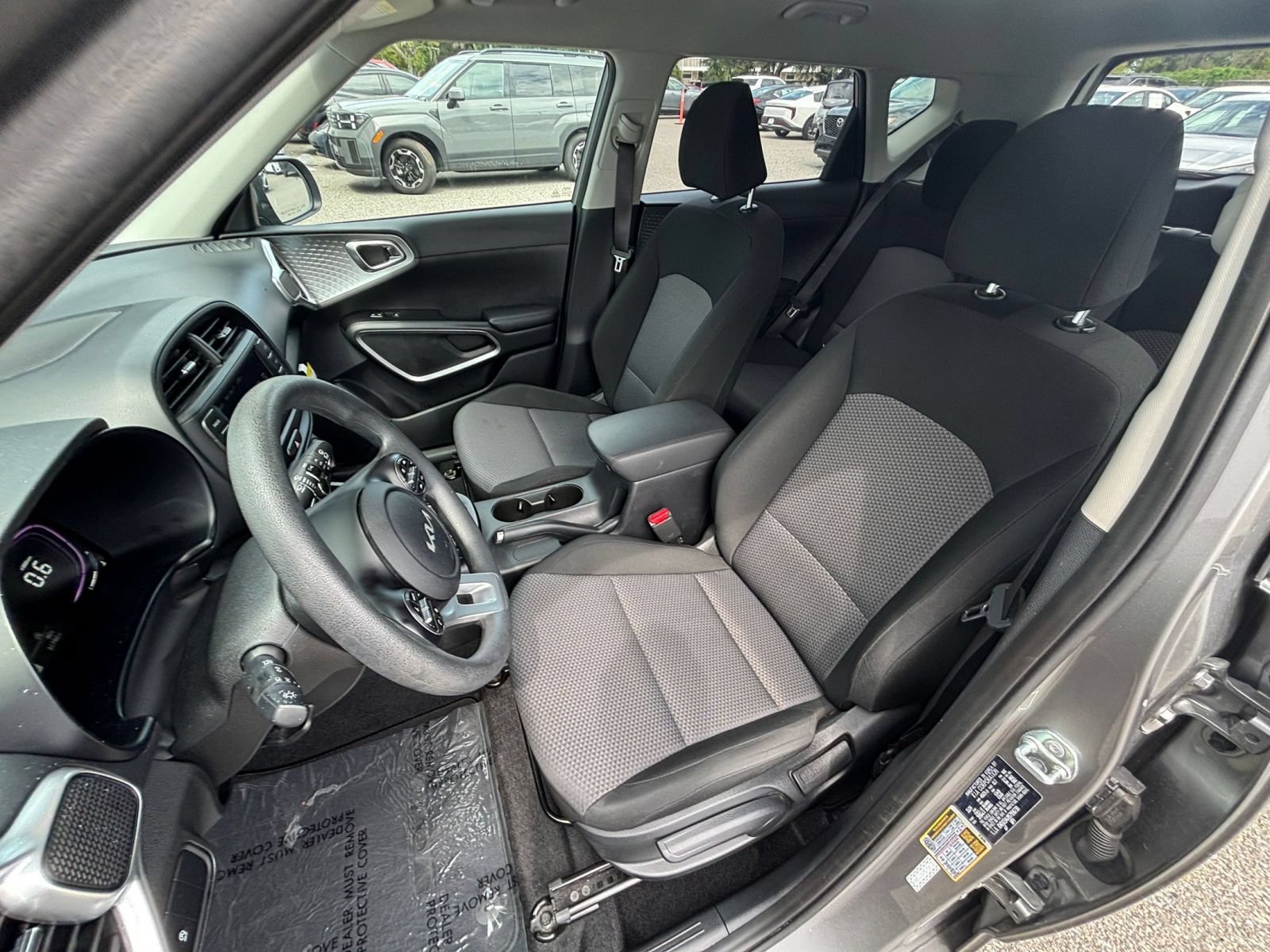 Used 2025 Kia Soul LX w/ LX Technology Package FWD image 33