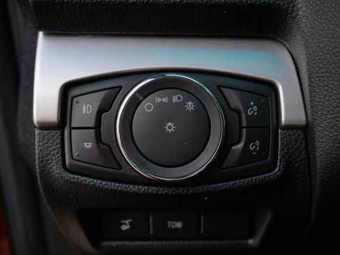 Used 2016 Ford Explorer XLT w/ Equipment Group 202A AWD/4WD image 18