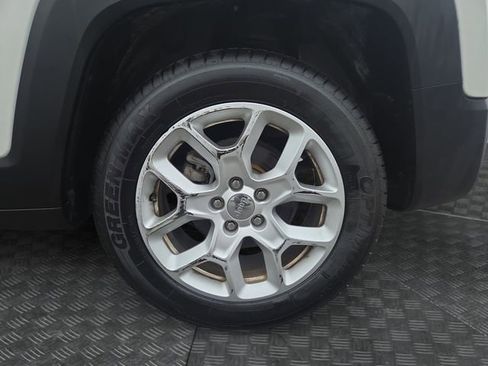 Used 2018 Jeep Renegade Latitude image 33