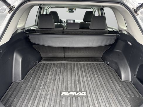 Used 2020 Toyota RAV4 XLE w/ Convenience Package image 9