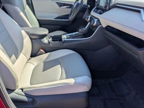 Used 2021 Toyota RAV4 XLE Premium image 20