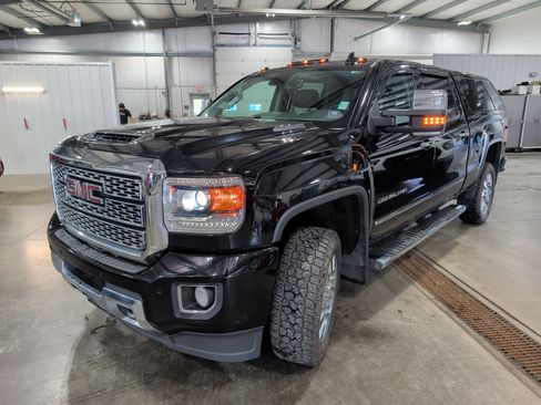 Used 2018 GMC Sierra 2500 Denali w/ Duramax Plus Package image 5