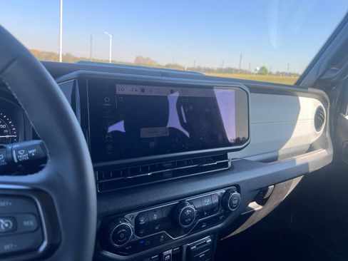 Certified 2025 Jeep Wrangler Willys image 22