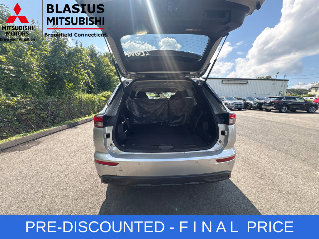 Used 2025 Mitsubishi Outlander ES AWD/4WD image 41