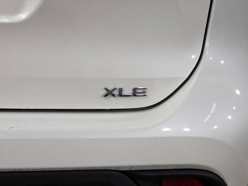 Used 2021 Toyota Highlander XLE image 39