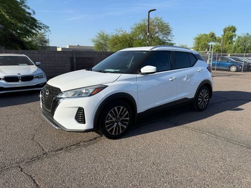 Certified 2024 Nissan Kicks SV image 1