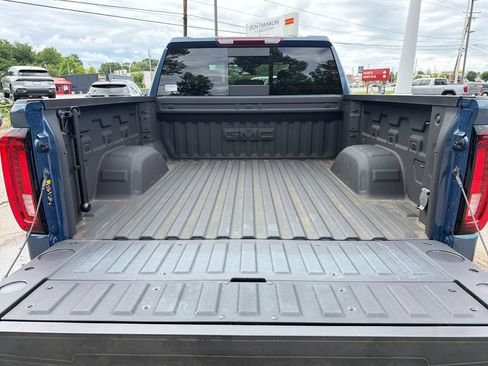 Used 2024 GMC Sierra 1500 SLT AWD/4WD image 9