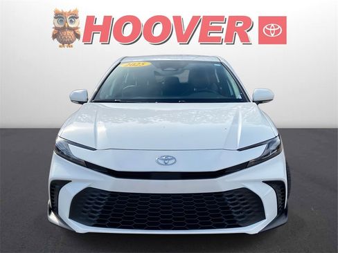 Used 2025 Toyota Camry SE w/ Multimedia Upgrade Package image 7