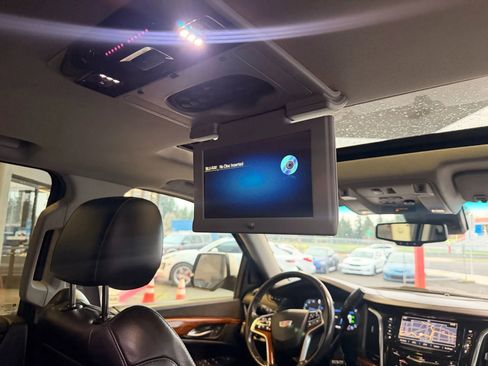 Used 2016 Cadillac Escalade Premium image 9