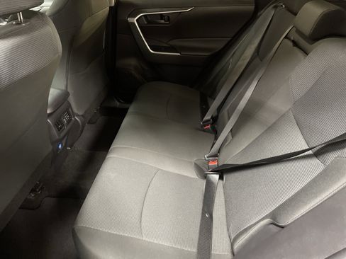 Used 2022 Toyota RAV4 LE image 32