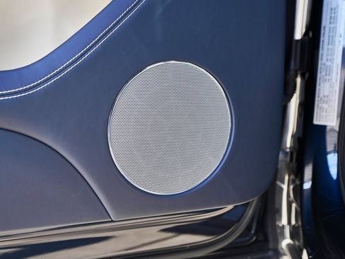 Used 2021 Bentley Bentayga image 32