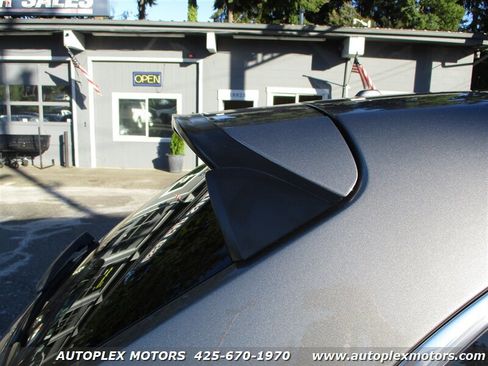 Used 2011 Porsche Cayenne Turbo image 10