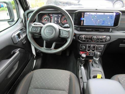 Certified 2024 Jeep Gladiator Mojave w/ Technology Group image 15