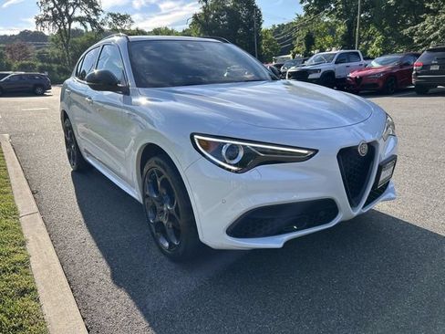 Used 2023 Alfa Romeo Stelvio Veloce AWD/4WD image 2