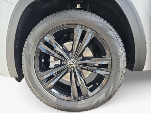 Used 2023 Volkswagen Atlas SEL R-Line AWD/4WD image 25
