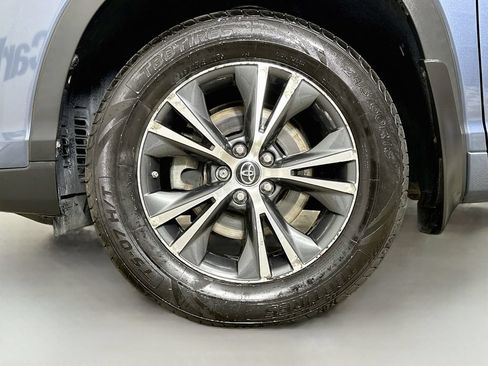 Used 2017 Toyota Highlander Plus FWD image 38
