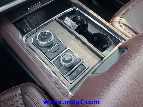 Used 2024 Ford Expedition Limited image 13