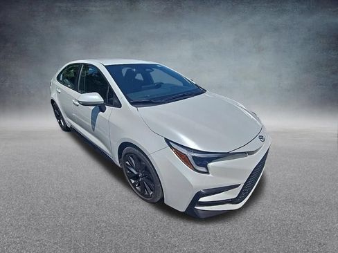 Used 2025 Toyota Corolla SE FWD image 2