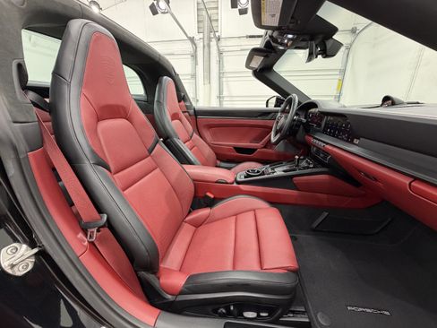 Certified 2025 Porsche 911 Targa 4 GTS AWD/4WD image 22