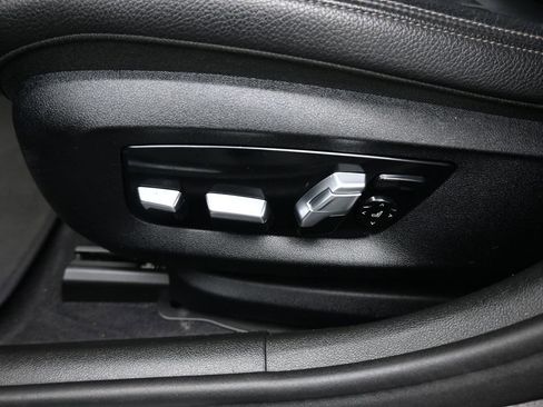 Used 2019 BMW 530i xDrive w/ Convenience Package image 13