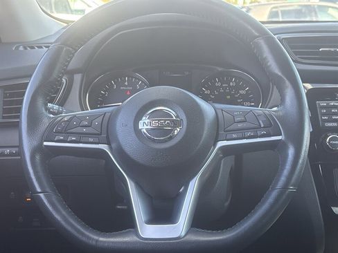 Used 2017 Nissan Rogue SL image 25