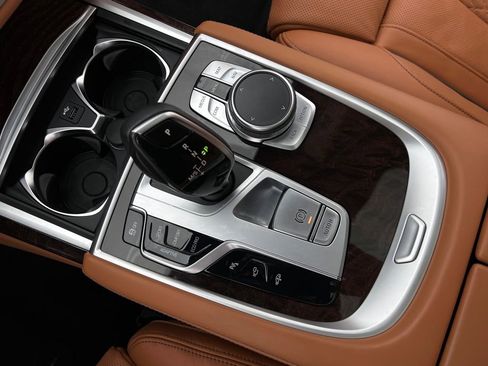 Certified 2022 BMW 740i xDrive w/ M Sport Package image 21