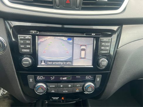 Used 2016 Nissan Rogue SV w/ SV Premium Package AWD/4WD image 28