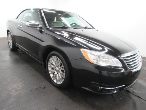 Used 2011 Chrysler 200 Limited FWD image 4