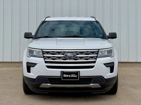 Used 2018 Ford Explorer XLT AWD/4WD image 9