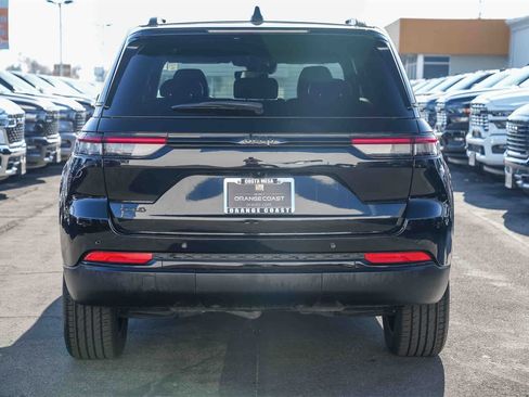 Used 2023 Jeep Grand Cherokee Altitude image 5