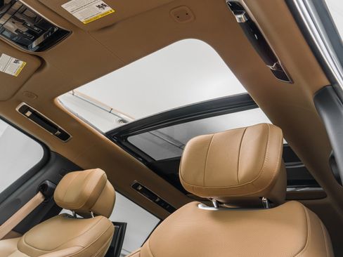 Used 2024 Land Rover Range Rover Long Wheelbase Autobiography image 18