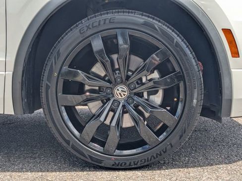 Used 2021 Volkswagen Tiguan SE R-Line image 10