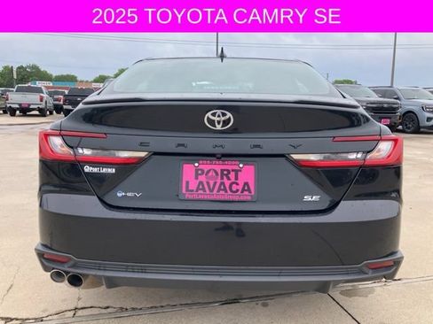 Used 2025 Toyota Camry SE FWD image 6