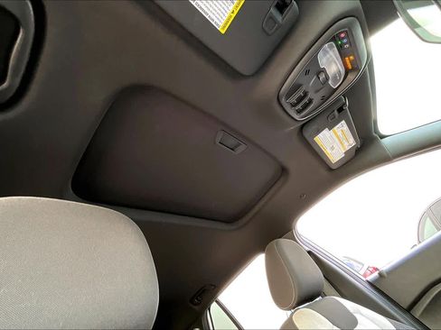 Used 2024 Chevrolet Trax RS w/ Sunroof Package FWD image 14