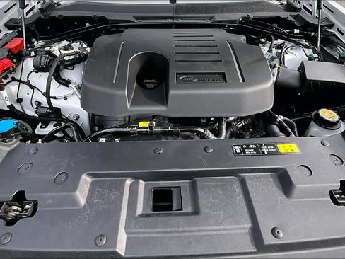 Used 2025 Land Rover Defender 110 X-Dynamic SE image 30