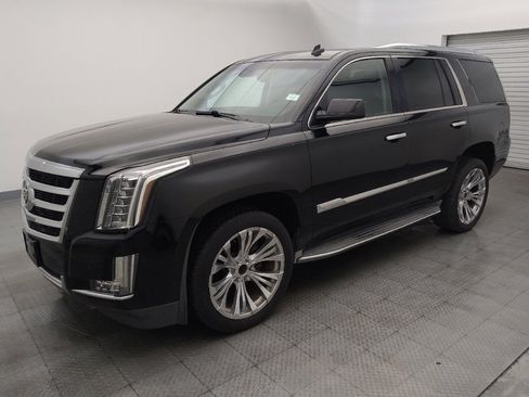 Used 2015 Cadillac Escalade Luxury image 2
