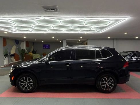 Used 2019 Volkswagen Tiguan SE w/ Panoramic Sunroof Package FWD image 3