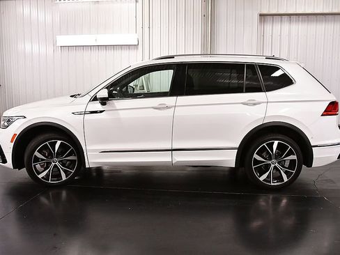 Used 2022 Volkswagen Tiguan SEL R-Line AWD/4WD image 4