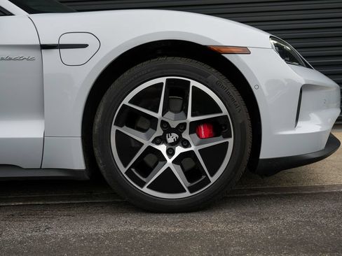 Certified 2025 Porsche Taycan 4S AWD/4WD image 40